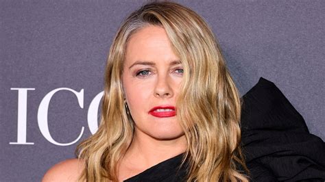 Alicia Silverstone Strips Down To Pose Totally Naked To Get